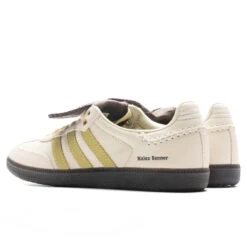 Adidas Originals X Wales Bonner Samba Nubuck - Ectrin/Almyel/Brown 9 Adidas Originals X Wales Bonner Samba Nubuck - Ectrin/Almyel/Brown -Feature Clothing Adidas Originals x Wales Bonner Samba Nubuck ECRTIN ALMYEL DBROWN 05 07 23 Feature VR 4