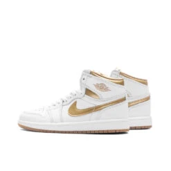 Jordan 1 Retro High OG (PS) - White/Metallic Gold/Gum Light Brown -Feature Clothing Air Jordan 1 Retro High OG PS White Metallic Gold Gum Light Brown FD2597 107 01 31 24 Feature KN 5