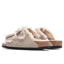 Birkenstock Women's Arizona Shearling - Taupe 8 Birkenstock Women's Arizona Shearling - Taupe -Feature Clothing Arizona Shearling Taupe 1028293 11 13 24 Feature JM 5