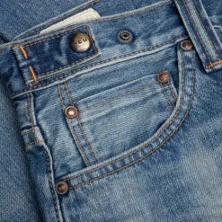 Edo Straight Jean - Light Vintage -Feature Clothing Edo Straight Jean Light Vintage 702.10.21 02 11 25 Feature KN 6