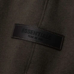 Sweatshort - Off Black -Feature Clothing Fear Of God Essentials Short Off Black 160BT222000F 06 10 23 Feature KN 7