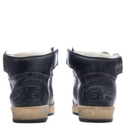 Golden Goose Sky Star - Black/White -Feature Clothing Golden Goose Sky Star Black White GMF00230.F002944 80203 06 23 23 Feature DV 6