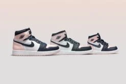 Air Jordan 1 High OG (PS) - Atmosphere/Obsidian/White 7 Air Jordan 1 High OG (PS) - Atmosphere/Obsidian/White -Feature Clothing Jordan 1 Atmostsphere pack December 17 2021 Feature 01