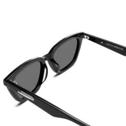 LOTI 01 7 LOTI 01 -Feature Clothing LOTI 01 08 22 23 Feature JP 4