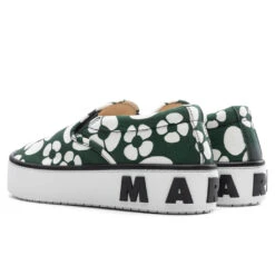 Marni X Carhartt WIP Slip-On Sneakers - Dark/Green 8 Marni X Carhartt WIP Slip-On Sneakers - Dark/Green -Feature Clothing Marni x Carhartt WIP Sneakers Dark Green SNZU013103 P4927 ZO265 01 12 23 Feature DV 5