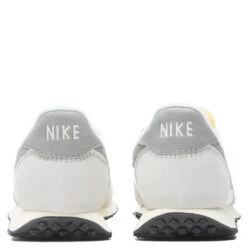 Nike Waffle Trainer 2 SE - Sail/Meduim Grey/Coconut Milk 9 Nike Waffle Trainer 2 SE - Sail/Meduim Grey/Coconut Milk -Feature Clothing Nike Waffle Trainer 2 SE Sail Medium Grey Light Bone DM0180 100 1285