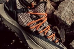 Nike ACG Mountain Fly Low - Fossil Stone/Black 15 Nike ACG Mountain Fly Low - Fossil Stone/Black -Feature Clothing NikeACGMountainFlyLow FossilStone BlackDA5424 200 02 08 2021 12