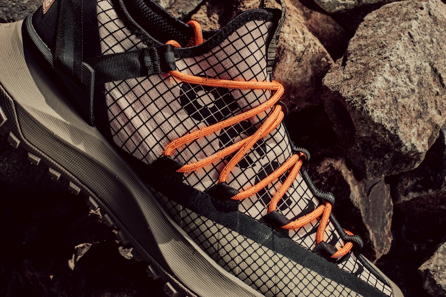 Nike ACG Mountain Fly Low - Fossil Stone/Black 8 Nike ACG Mountain Fly Low - Fossil Stone/Black - Image 6