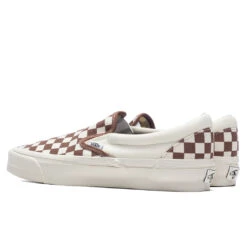 Vans Premium Slip-On 98 - Checkerboard Coffee -Feature Clothing Slip On Reissue 98 LX Checkerboard Coffee VN000CSECFF 04 05 24 Feature KN 5