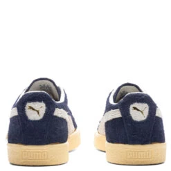 Puma Suede VTG The Neverworn II - Navy/Light Straw 9 Puma Suede VTG The Neverworn II - Navy/Light Straw -Feature Clothing Suede VTG The Neverworn II Navy Light Straw 394832 01 10 06 23 Feature KN 6