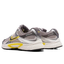 Nike V5 RNR - College Grey/Black/Lightening/Vast Grey 8 Nike V5 RNR - College Grey/Black/Lightening/Vast Grey -Feature Clothing V5 RNR College Grey Black Lightening Vast Grey HJ5228 006 07 03 25 Feature JA 6 adac56c7 91c7 46b8 9373 ba9fe6a75fd4