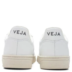 Veja V-10 Leather - Extra White 9 Veja V-10 Leather - Extra White -Feature Clothing Veja V 10 Leather Extra White VX0201270BP1P08 03 06 22 Feature 4