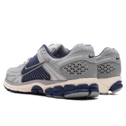 Nike Zoom Vomero 5 - Vast Grey/Blue Void/Wolf Grey/Pale Ivory 8 Nike Zoom Vomero 5 - Vast Grey/Blue Void/Wolf Grey/Pale Ivory -Feature Clothing Zoom Vomero 5 Vast Grey Blue Void Wolf Grey Pale Ivory FB9149 003 02 25 25 Feature VR 4