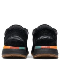 Saucony Azura - Black/Gum 9 Saucony Azura - Black/Gum -Feature Clothing saucony azura blackgum 4